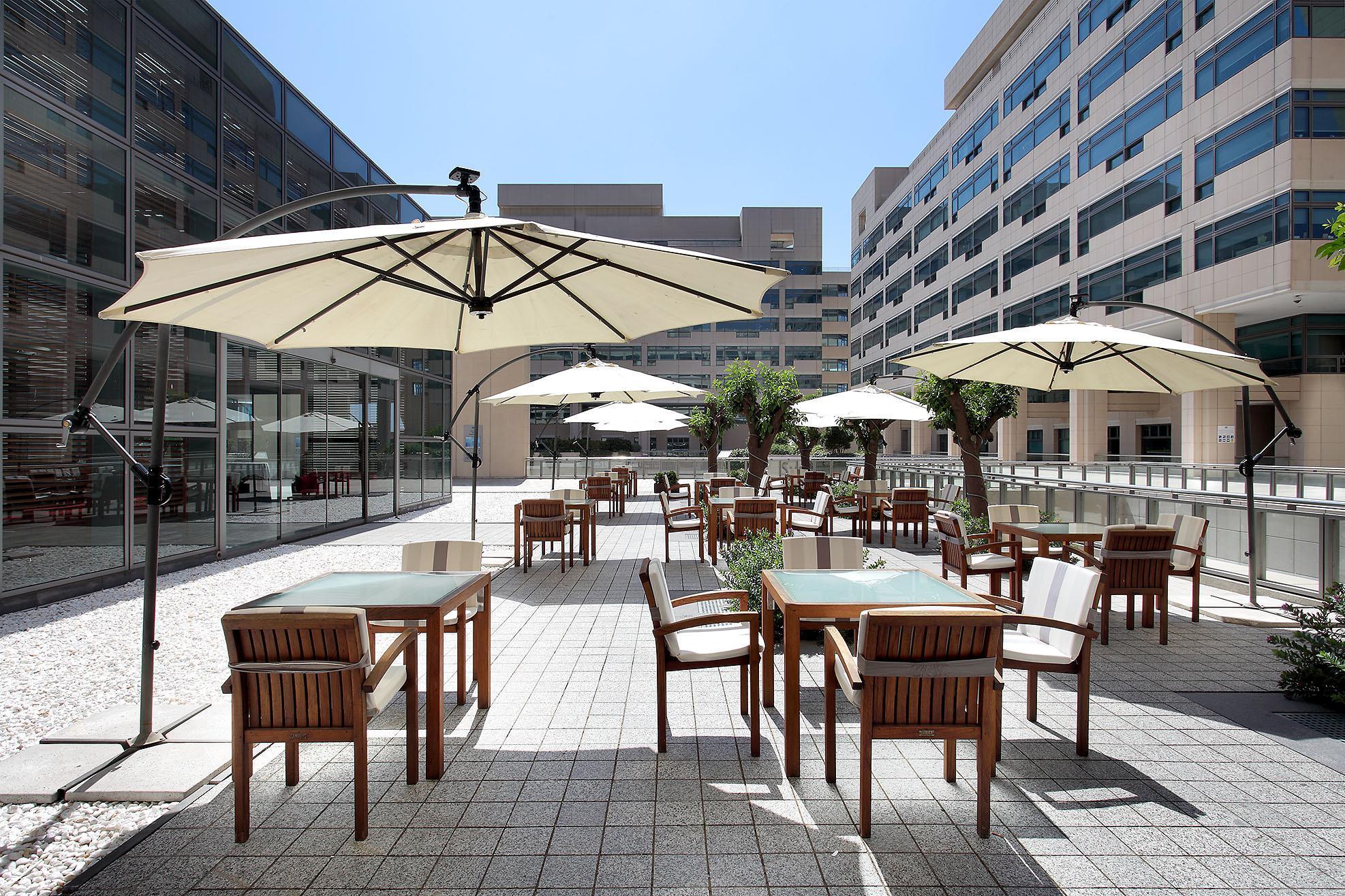 Eurostars Grand Marina Hotel Gl Barcelona Bagian luar foto The courtyard of the hospital