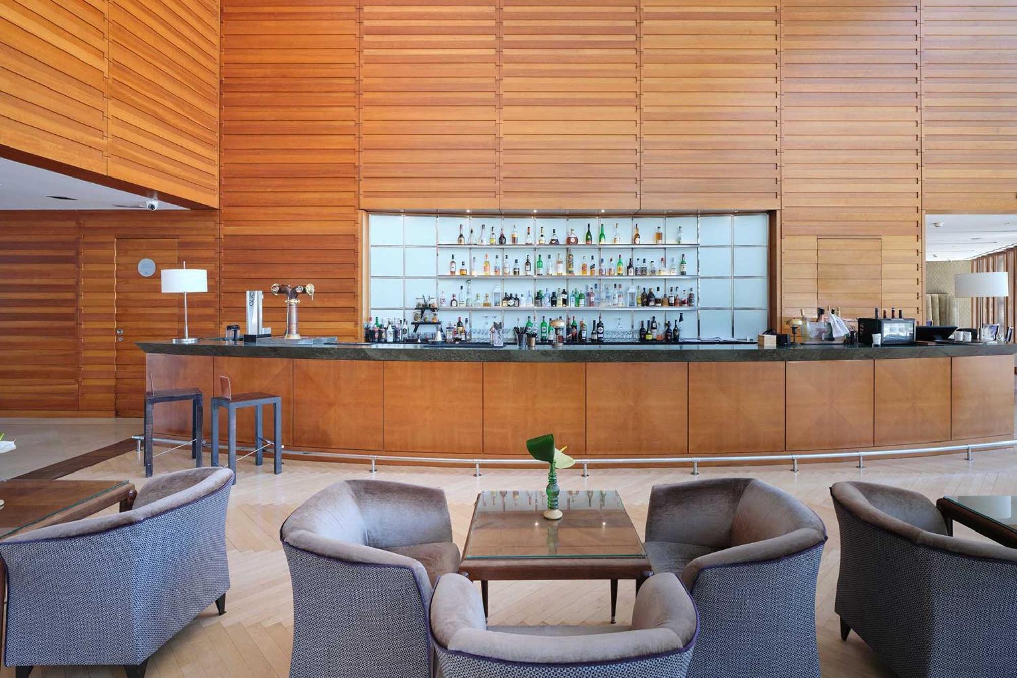 Eurostars Grand Marina Hotel Gl Barcelona Bagian luar foto The bar at the hotel