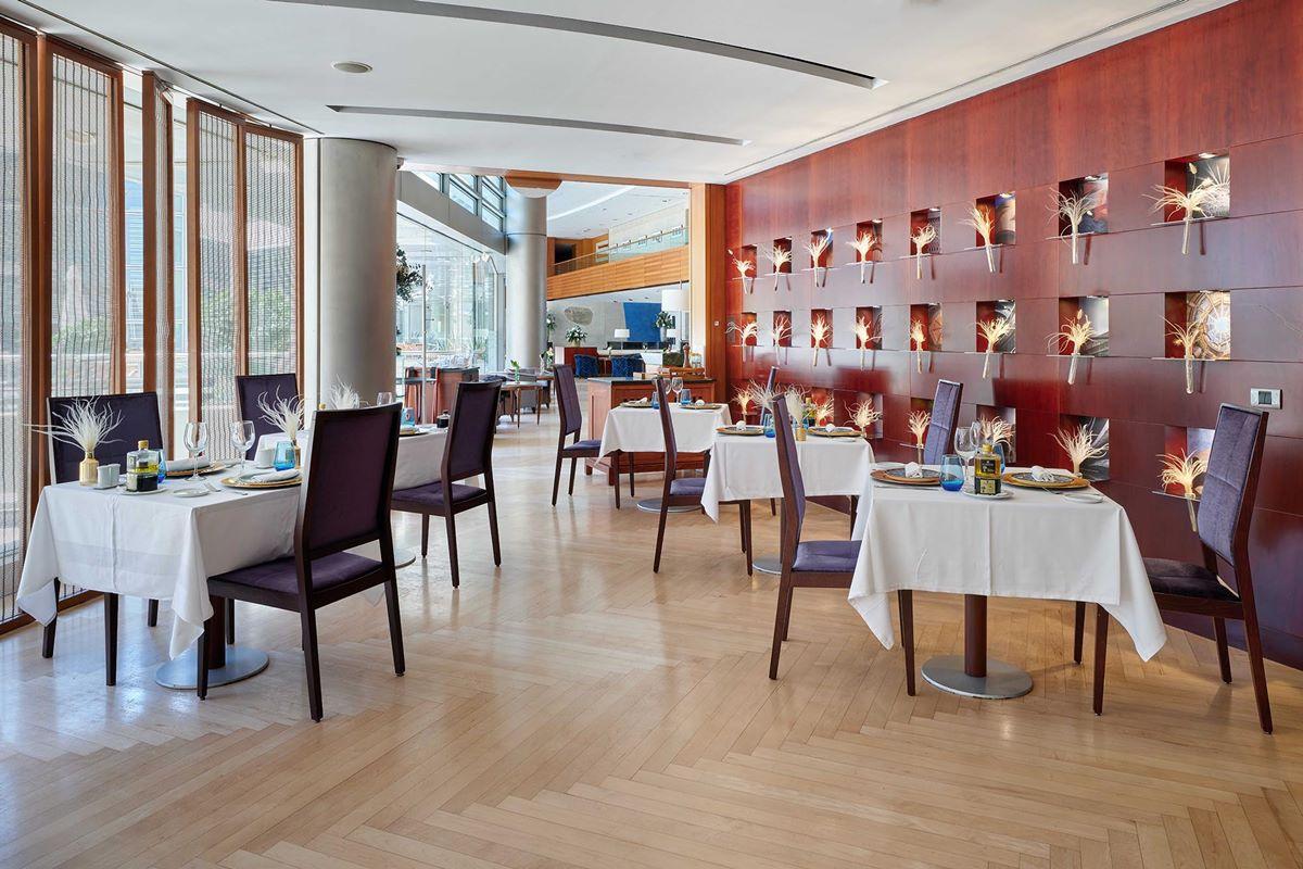 Eurostars Grand Marina Hotel Gl Barcelona Bagian luar foto The restaurant