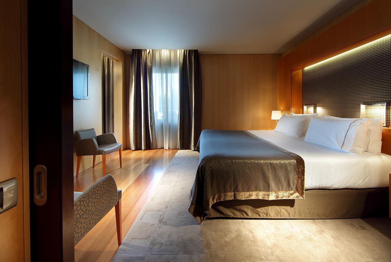 Eurostars Grand Marina Hotel Gl Barcelona Bagian luar foto A room at the hotel