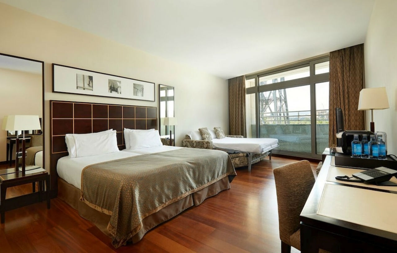 Eurostars Grand Marina Hotel Gl Barcelona Bagian luar foto A room at the hotel